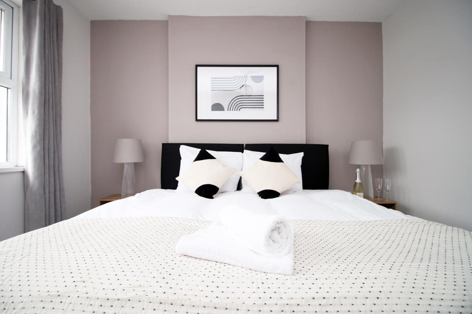 Large 5 Bedroom House - Harlequin Gardens By Ty Sa Cardiff Esterno foto